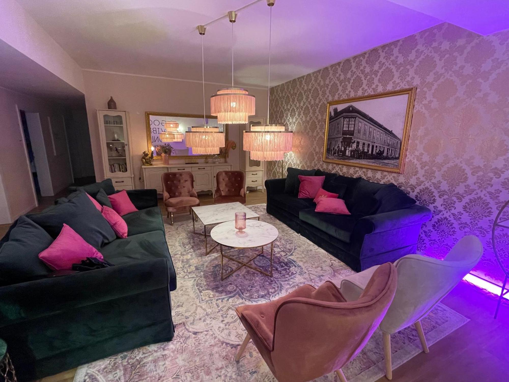Der Salon Hostal